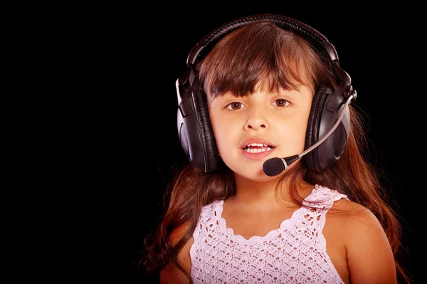 Młoda dziewczyna noszenie zestawu słuchawkowego — Zdjęcie stockowe