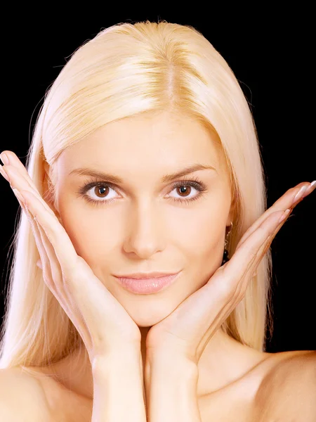 Vacker blondin med handflatorna på ansikte — Stockfoto