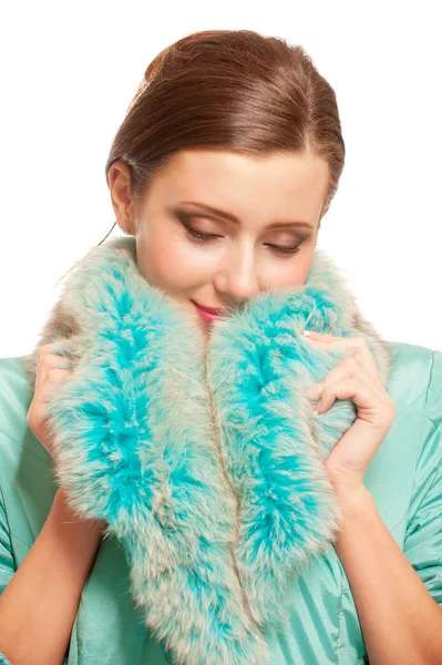 Όμορφο κορίτσι σε ζεστό γούνινο παλτό με γούνα — Φωτογραφία Αρχείου