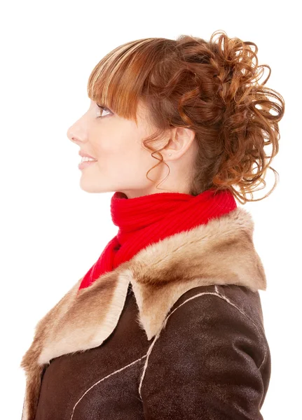Schöne Frau in warmem Mantel und rotem Schal — Stockfoto