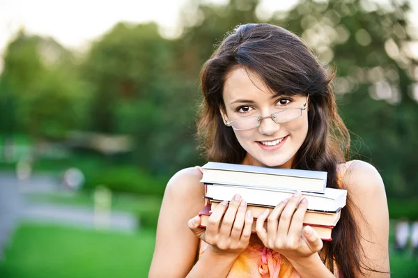 Ragazza-studente tiene libri di testo — Foto Stock