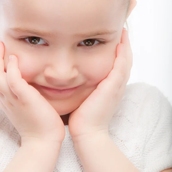 Bella sorridente bambino in età prescolare da vicino — Foto Stock