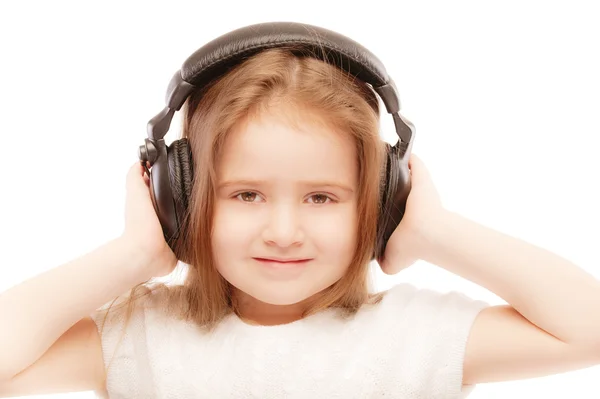 Piękny dziecka w wieku przedszkolnym w słuchawkach — Zdjęcie stockowe