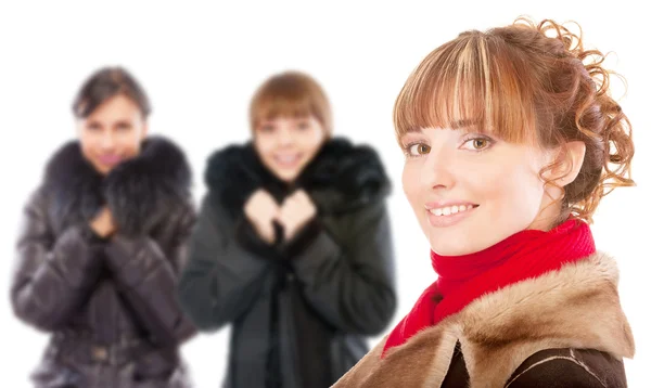 Três mulheres bonitas em casacos de inverno — Fotografia de Stock