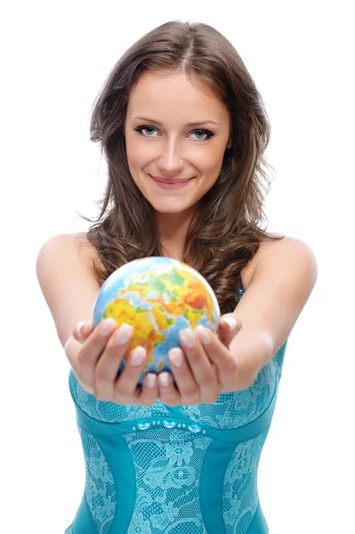 Meisje aanbod globe — Stockfoto