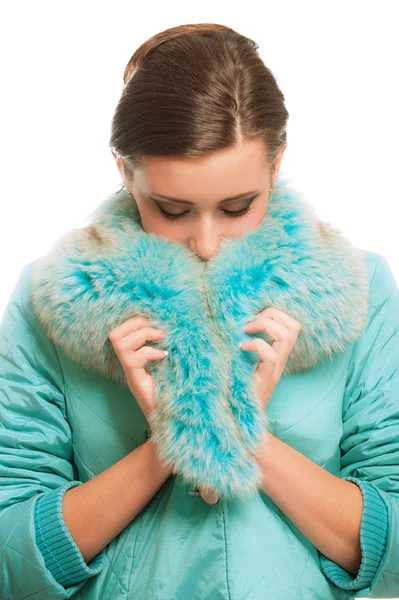 Menina bonita em casaco de pele quente com pele — Fotografia de Stock