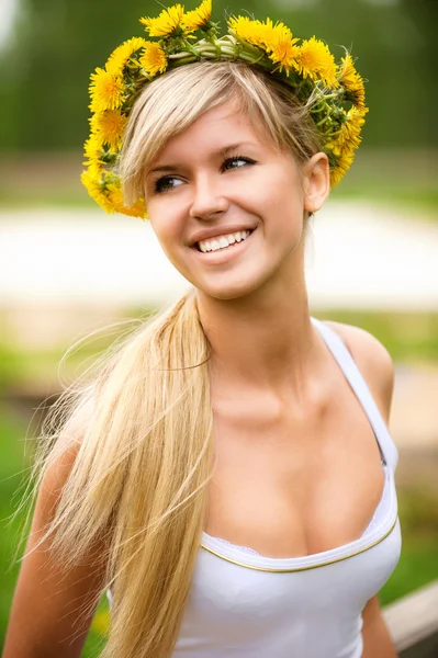 Young woman in wreath — Stock Photo, Image