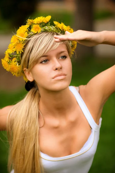 Young woman in wreath — Stock Photo, Image
