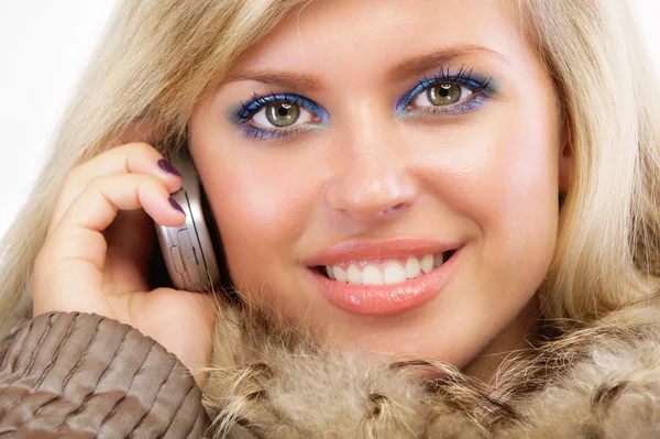 Charmig blondin talar via telefon — Stockfoto