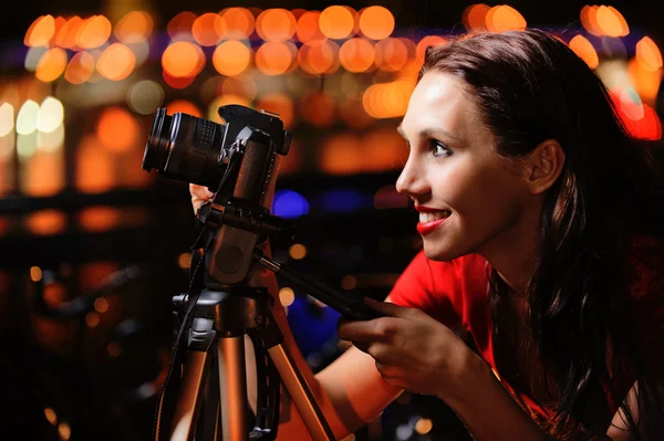 Chica-fotógrafo con cámara — Foto de Stock