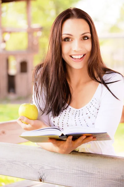 Long-haired girl reads book — Stock Photo, Image