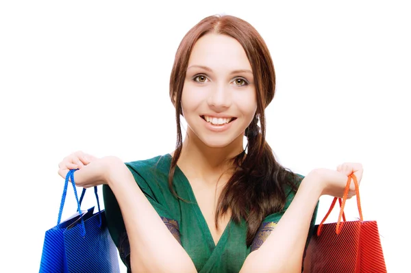 Jovem bela mulher sorridente com compras — Fotografia de Stock