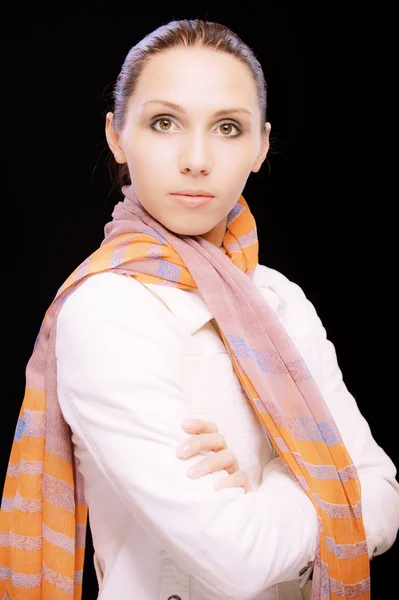 Portret van mooie jonge vrouw in witte jas — Stockfoto