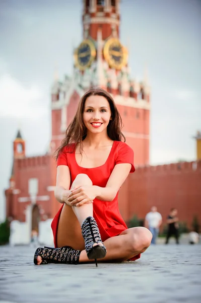 Žena sedí na Rudém náměstí — Stock fotografie