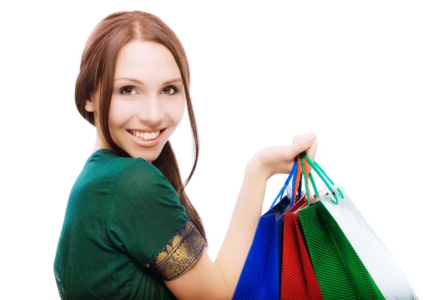 Mladá krásná usměvavá žena s nákupy — Stock fotografie