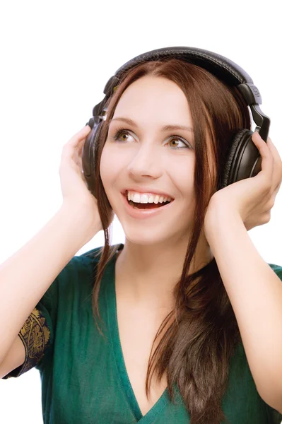 Härliga leende tjej i örat-telefoner — Stockfoto