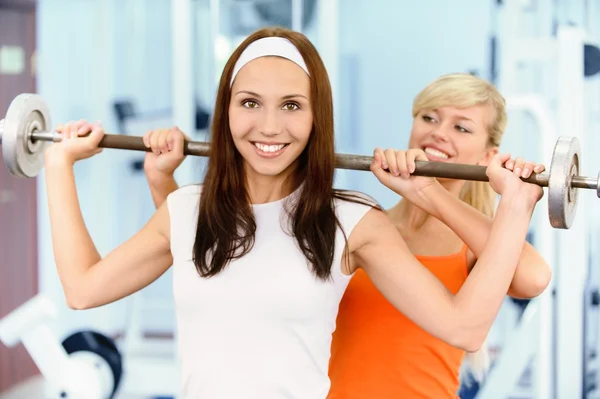 Due belle sportwomen fanno esercizio — Foto Stock