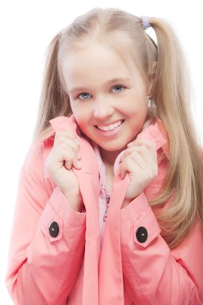 ピンクのレインコートで若い女の子 — Stockfoto
