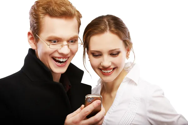 Рыжая пара с мобильным телефоном — стоковое фото