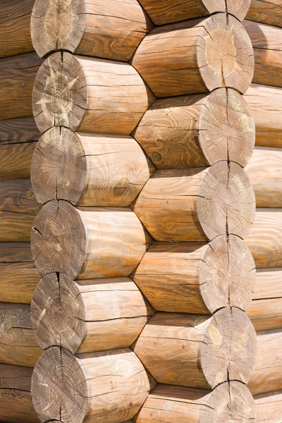 Hoek van houten blokhut Rechtenvrije Stockfoto's