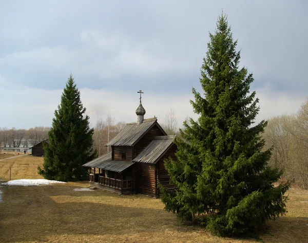 Dřevěný kostel v ruské — Stock fotografie