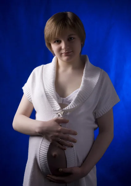Portrét mladé těhotné ženy — Stock fotografie