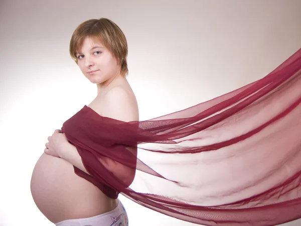 Genç hamile bir kadının portresi. — Stok fotoğraf