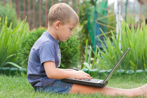Small boy using notebook — Stock Photo, Image