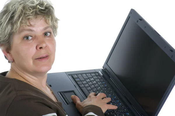 Kvinne med bærbar datamaskin – stockfoto