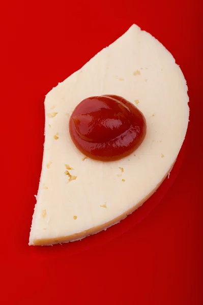 Cutting cheese with ketchup — Stock Photo, Image