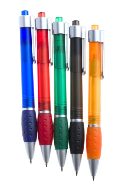 Χρωματιστά στυλό πάνω σε λευκό φόντο — Φωτογραφία Αρχείου