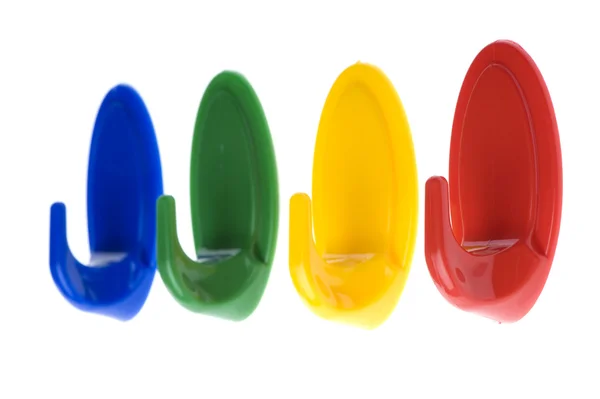 Цветной пластиковый крючок изолирован — стоковое фото