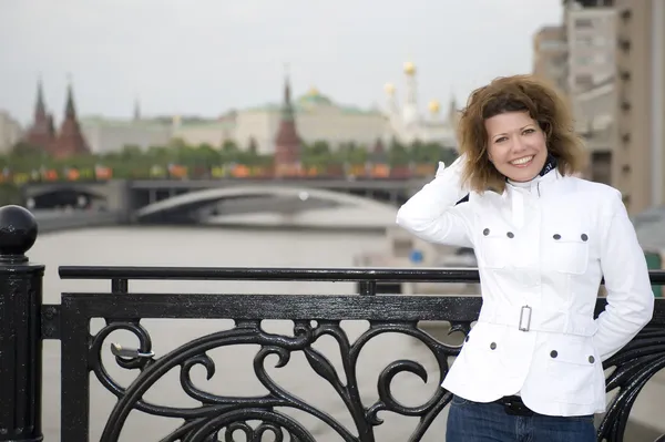 俄罗斯女人和克里姆林宫 — 图库照片