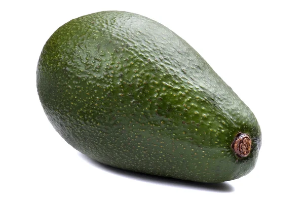 Свежий авокадо изолирован на белом — стоковое фото