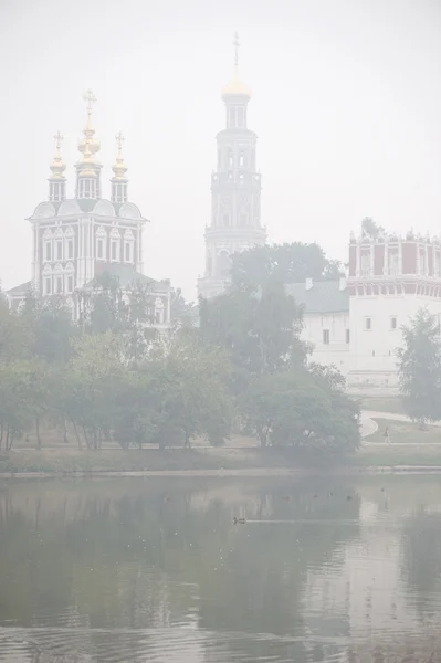 Moscow Novo Devichiy Convent in smog4 — Stock Photo, Image