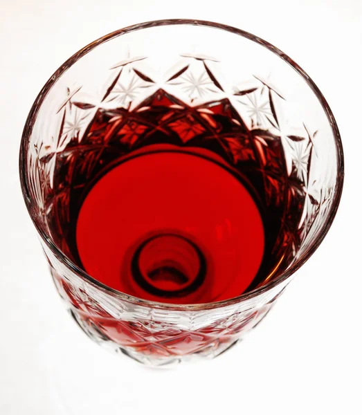 Vaso de pie de vino tinto sobre blanco —  Fotos de Stock