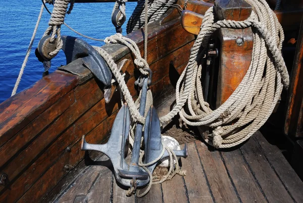 Anchor and rope — Stock Photo, Image