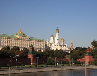 Kulesi Kremlin, iskele ve nehir