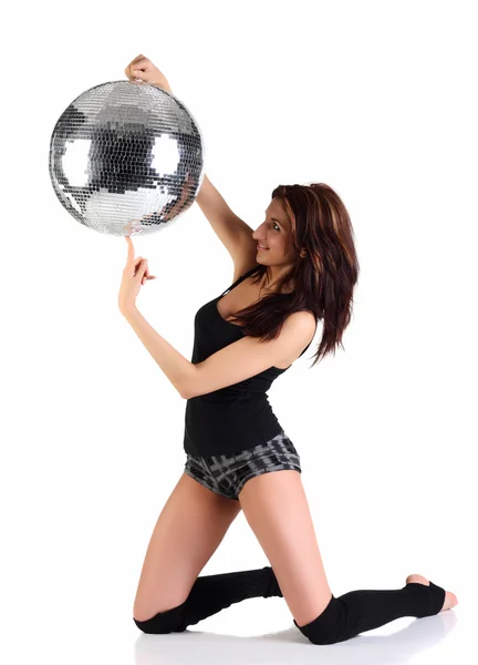 Девушка держит диско мяч — стоковое фото