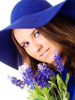 Lavanta holding şapkalı kadın