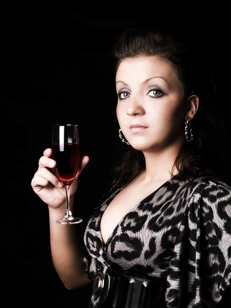 Κομψή γυναίκα εκμετάλλευση κρασί — Φωτογραφία Αρχείου