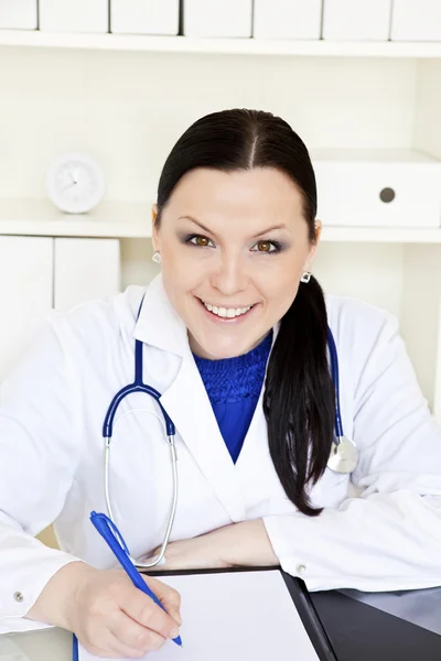 Medico donna prendere appunti — Foto Stock