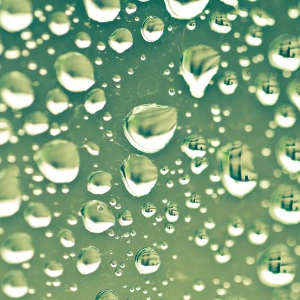 Wassertropfen auf Fensterhintergrund — Stockfoto