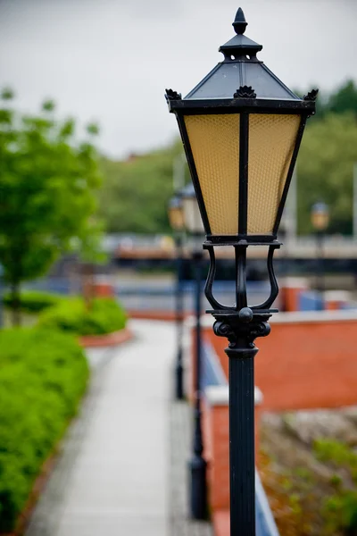 Lanternas no passeio no centro da cidade - c — Fotografia de Stock