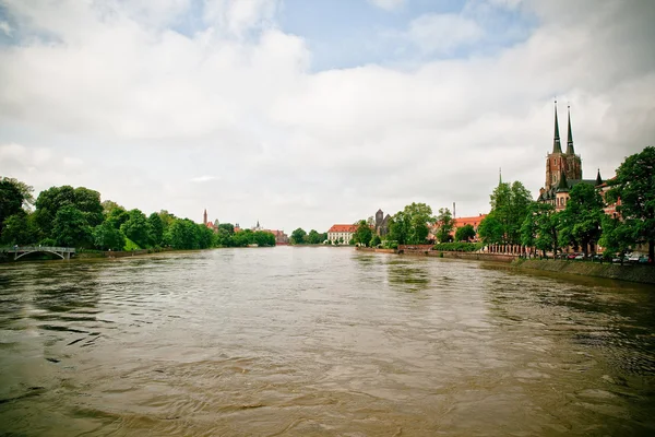 Översvämning i wroclaw - utsikt över katedralen ön — Stockfoto