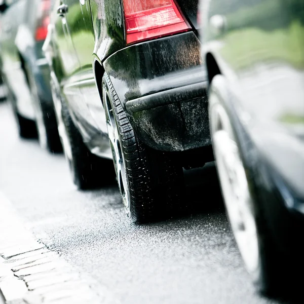 Trafikstockning i översvämmad motorväg orsaka regn — Stockfoto