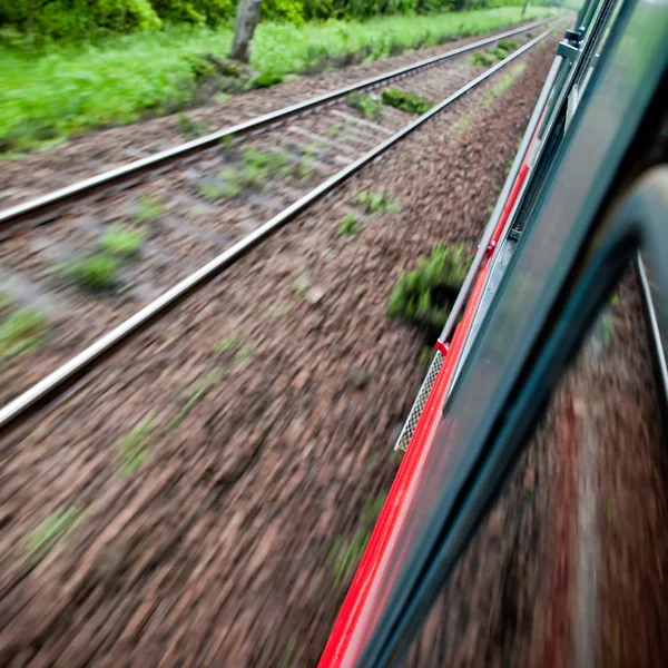흐림 효과 빠른 모션으로 기차를 타고 — 스톡 사진