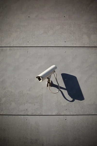 建物に接続されているセキュリティ カメラ — ストック写真
