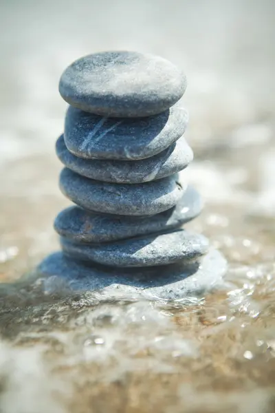 Stone stacks destroyed by water — Stock Photo, Image
