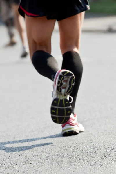 Muž v městě maraton - rozmazání pohybem — Stock fotografie